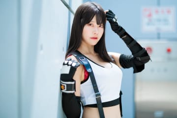 現役看護師グラドルの『FF』ティファコスプレに熱視線！「ウエストが細いので大変でした…」