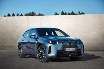 BMWの電気自動車「iX」が一部改良でさらに進化【最長723kmの航続距離＆Mスポーツ・パッケージ追加】