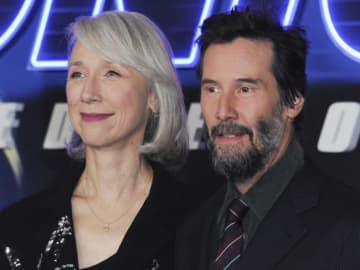 “キアヌ・リーヴス結婚”の偽情報が拡散　ファンが歓喜するも代理人が否定