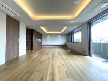 ロワ・ヴェール平町 2階｜「都立大学」駅徒歩3分。駅近×閑静な住宅街。目黒・平町で叶える上質な日常。約140㎡のゆとりある間取り。陽当たり良好な南西角住戸