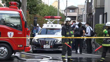 催涙スプレー噴射で外国籍男女3人けが…事件後に白い車が一方通行“逆走”　“覆面”の2人逃走中　19日にも催涙スプレー使った事件　東京・江戸川区