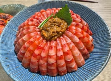 ご飯が全く見えない豪快すぎるエビ丼が話題に！Xでは「ご飯の気配まったくしないくらい海老が大渋滞」と驚きの声が寄せられる