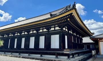 【京都・三十三間堂】圧巻の一言…1001体の金色に輝く千手観音像！口コミでわかった観音像の言い伝え、それは『自分や会いたい人の顔に似た像がある』！？