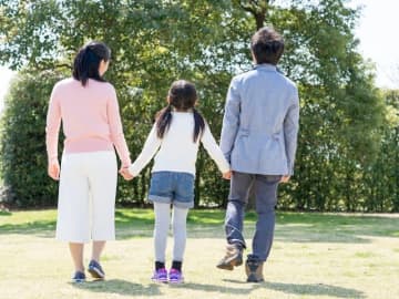 「互いに再婚したけれど……」離婚後も惹かれ合う元夫婦が、“家族の絆”を再構築するまで