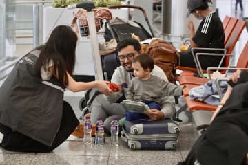香港国際空港、段階的に運用を再開へ