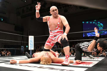 【ドラゴンゲート】電撃参戦の藤田和之がＩＳＨＩＮを制裁　宮根誠司の呼びかけで〝野獣〟現る