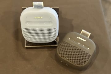 BOSE、ポータブルスピーカー「SOUNDLINK MICRO（第2世代）」発売ブルーダスクとブラックの2色展開