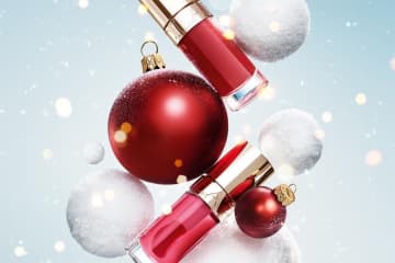 クラランス2025年クリスマスコフレ第2弾、“パリの夕暮れ空”着想リップ＆美容液現品入りキット