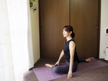 姿勢もお腹もスッキリ！立ち姿が変わる「反り腰解消」エクササイズ3選