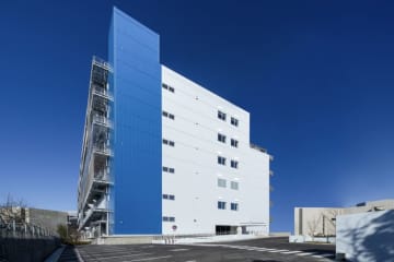 MCデジタル・リアルティ、NRT12データセンターで水冷設備の試験運用を実施