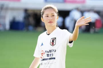 清水梨紗、リヴァプール移籍後初ゴール！　長野風花との“なでしこライン”からループ弾
