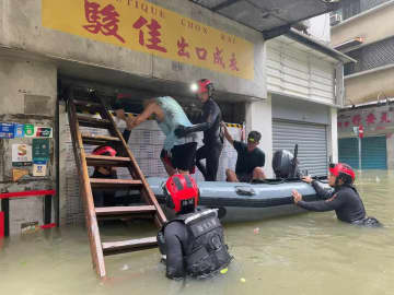 非常に強い勢力の台風18号（ラガサ）がマカオに接近も直撃は免れる…負傷者8人、一部エリアで浸水被害