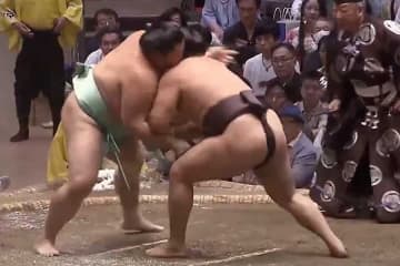 取組に「集中出来ん」　大相撲中継で見切れ…溜まり席にいた著名人に釘付け「めっちゃ真剣」