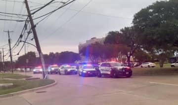 米南部の移民捜査局施設で銃撃、3人死傷　容疑者は自殺