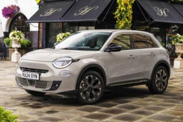 フィアット、小型SUV『600』にイタリアのカフェ文化を想起した限定車“クレマカプチーノ”を設定