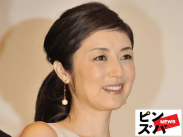 「マナー違反で危険」の声も…高岡早紀、愛犬をガードレールに繋いで買い物が物議…Xで質問も辛辣意見続々