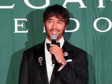 『ブルガリ カレイドス ⾊彩・⽂化・技巧』フォトコールに阿部寛、吉田羊ら登壇！