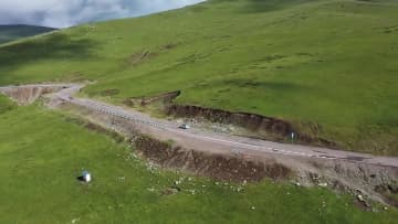 中国新疆ウイグル自治区で独庫高速着工　天山山脈を南北に縦断