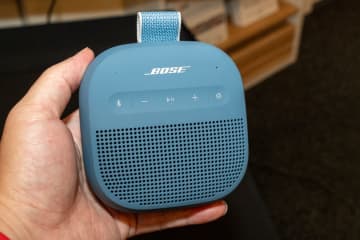 ボーズ、コンパクトでパワフルな低音を再生するBluetoothスピーカー「SoundLink Micro(第2世代)」