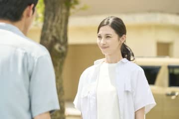 “繊細な芝居と現場での誠実な姿”に監督も万感！杉野遥亮＆中条あやみ、新カット解禁『ストロベリームーン 余命半年の恋』