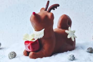 “トナカイハチ公”のマスカルポーネムース入りクリスマスケーキ、ホテルインディゴ東京渋谷から