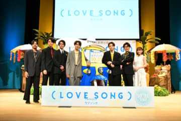 森崎ウィン＆向井康二、『（LOVE SONG）』で初共演　お互いの印象は「はじめまして感がなかった」「フィーリングが合った」