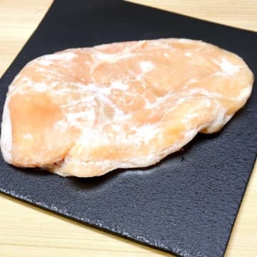 【水だけで解凍してない？】たった3分で臭みゼロ！「鶏肉をおいしく時短解凍」