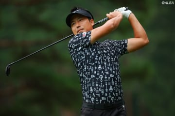 小鯛竜也が8年ぶり復活Vへ首位発進　史上最年少プロ・加藤金次郎は87位