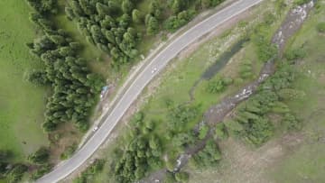中国新疆ウイグル自治区で独庫高速着工　天山山脈を南北に縦断