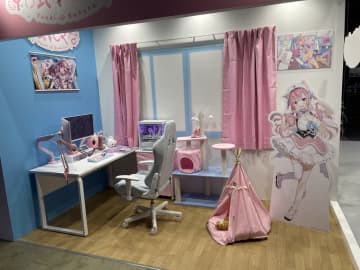 Pixio出展の「結城さくな」さんゲーミングルームを撮り下ろし【TGS2025】ポップなカラバリモニター新色なども展示