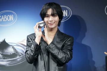 なにわ男子 大西流星、ブラックコーデで「背筋が伸びるような大人の気分」　父親との“美容トーク”にも喜び