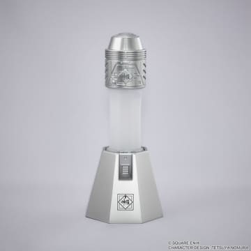 『FFVII』からおなじみの"ポーション”をモチーフにしたルームライトが登場！青く輝き、いざというときには懐中電灯としても使えるぞ