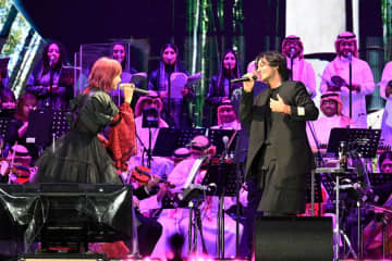 「ありがとう石油王」サウジ超絶イケメンとＬｉＳＡ共演、万博豪華ライブ