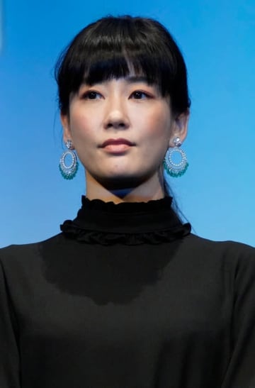 「やばいお人形さんみたい」水川あさみの近影にSNS沸く「マッチ売りの少女スタイルなのに…」「とってもキュート」