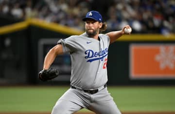ロバーツ監督「今は人に賭ける時。朗希は自信が増している」 佐々木・カーショウら勝負の継投でドジャースが粘り勝ち