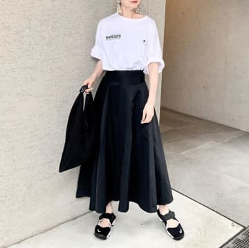 ロングフレアスカートに合うトップス徹底解説！ 失敗しない黄金バランスコーデ術