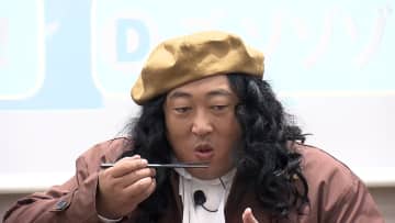 「芸術の秋山です」ロバートの秋山竜次さんが“芸術家”風のキャラクターで暴走　“即席デッサン”や“即席クイズ番組”を披露