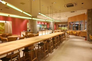 大阪・難波に「大型スタバ」が急増中！９０席超えの２店舗、同日オープン