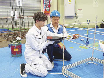 建専連ら／専門工事業合同体験フェア開幕／業界の魅力伝える