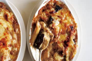 牛乳に薄力粉でとろみをつけて。和風「みそグラタン」の作り方