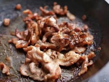 もう硬くならない！【豚こま肉】をふっくら仕上げる超カンタン裏ワザ♪「今日からすぐやる！」
