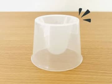 【セリア】逆さにして使うと→大正解♡ハチミツ好き必見〈超優秀カップ！？〉の正体とは