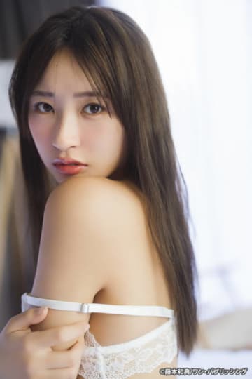 松本日向、美背中チラリのランジェリーSHOTにドキッ！ベトナムを舞台に“人生最大露出”に挑戦