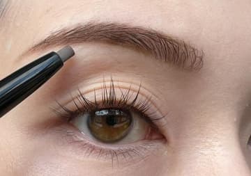 眉頭を描きすぎると古見え確実！プロが教えるNG眉の特徴＆垢抜けテク