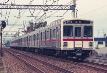 京王7000系、“KTRのエンジ帯” 旧塗装で復活！10月28日から運行開始 記念撮影会や乗車券も
