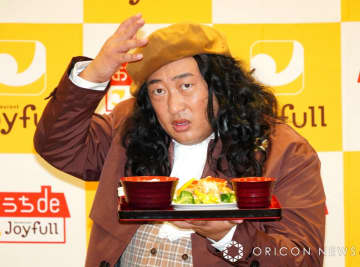 ロバート秋山、“食欲の秋山”で爆笑さらう　記者巻き込み似顔絵披露「目が合っただけですみません」