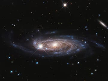 別名“ルービンの銀河” ハッブル宇宙望遠鏡が観測した渦巻銀河「UGC 2885」