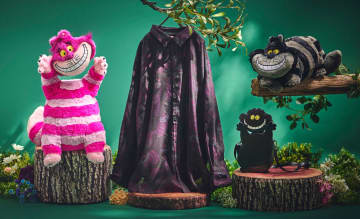 闇に消えゆくチェシャ猫ぬいキー＆靴下も！　「ふしぎの国のアリス」新作グッズは人気猫キャラが主役