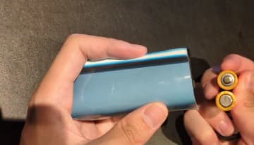 乾電池で動いてギガ使えるSIM付きモバイルバッテリー