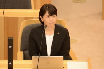 ラブホ密会の小川晶前橋市長　本会議直前に傍聴者から怒号浴びせられる「恥を知れ恥を！」
